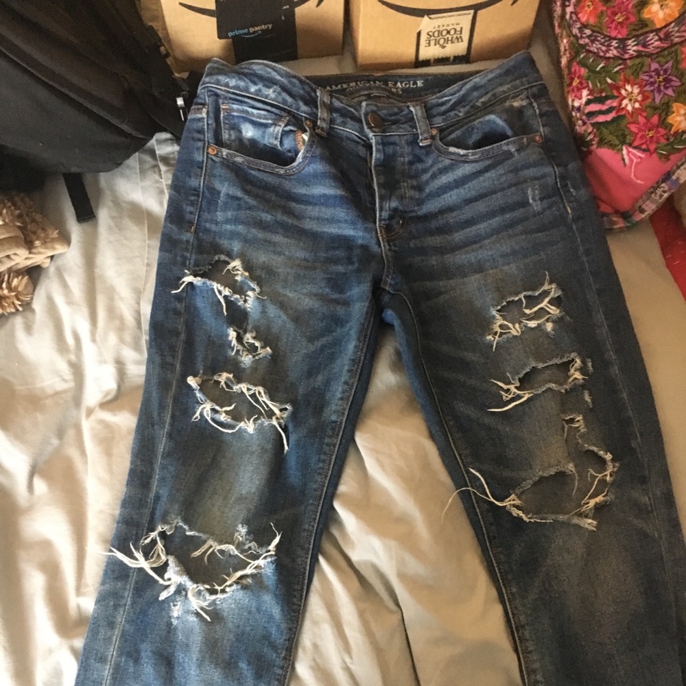 American eagle ripped boyfriend jeans